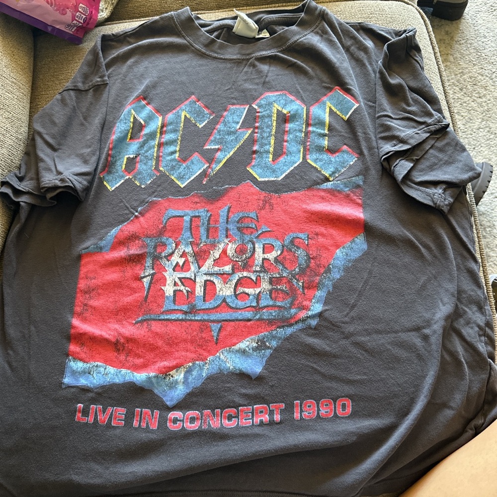 men’s medium graphic tee